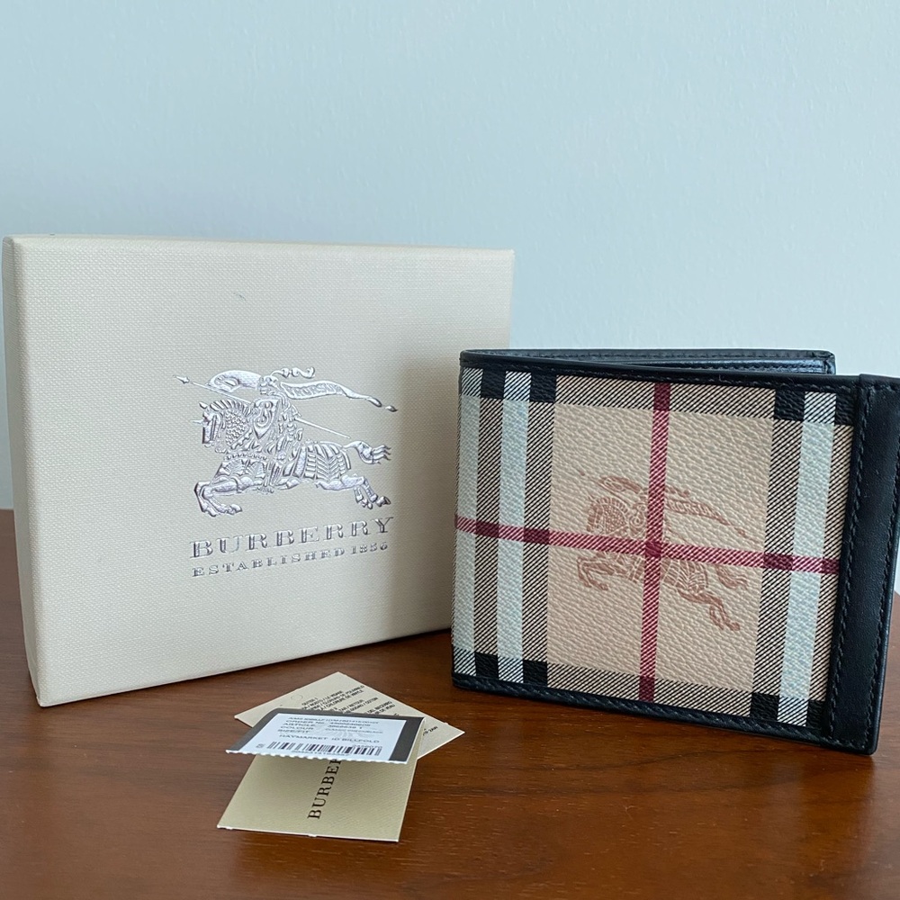 BURBERRY Men’s Haymarket ID Billfold